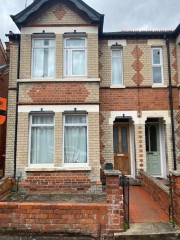 Berks Luxury Serviced Apartments,5 Bedrooms, 5 Double Beds, 2 Bathrooms, Free Super Fast Wifi & Parking Earley Bagian luar foto
