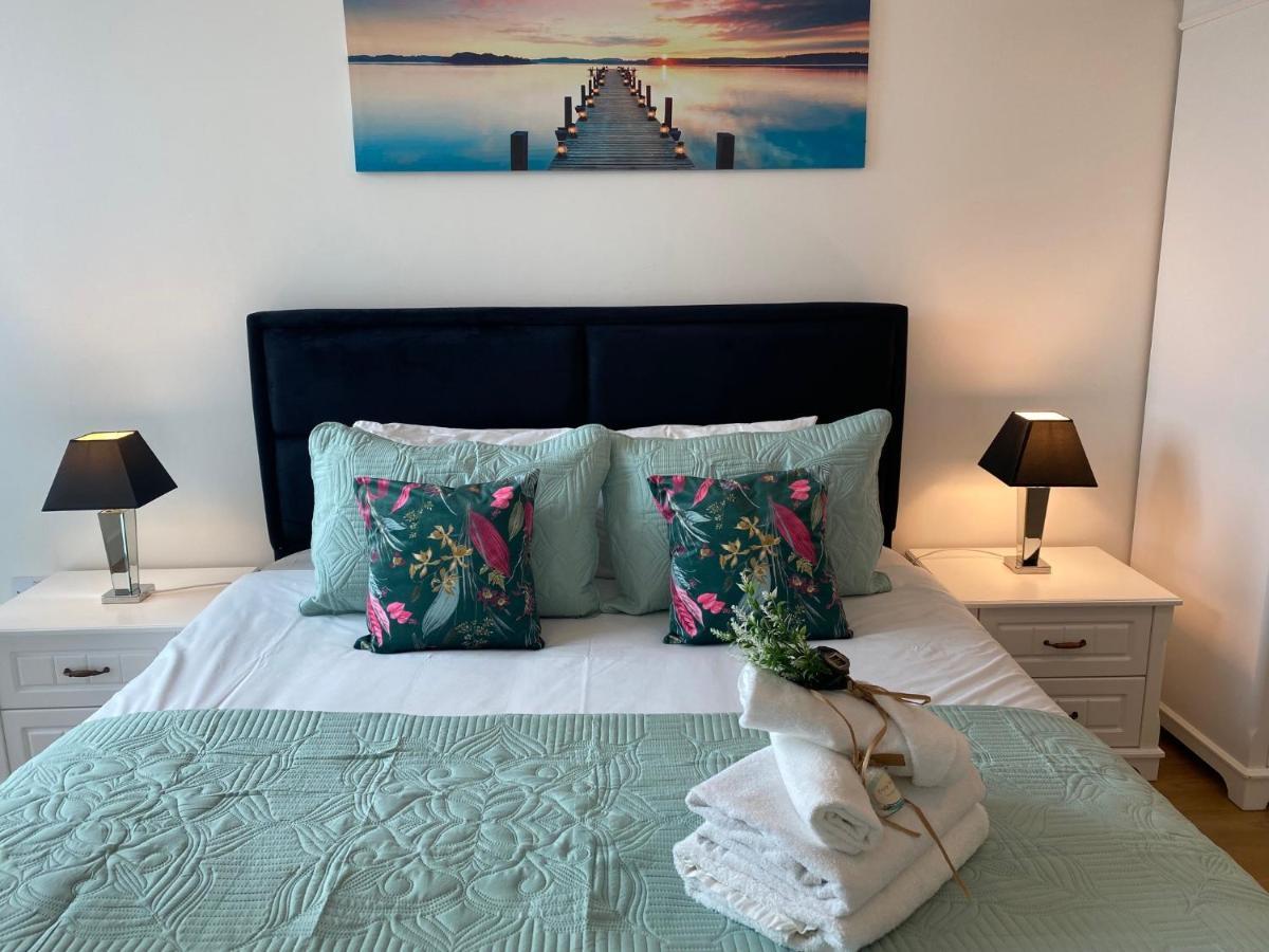 Berks Luxury Serviced Apartments,5 Bedrooms, 5 Double Beds, 2 Bathrooms, Free Super Fast Wifi & Parking Earley Bagian luar foto